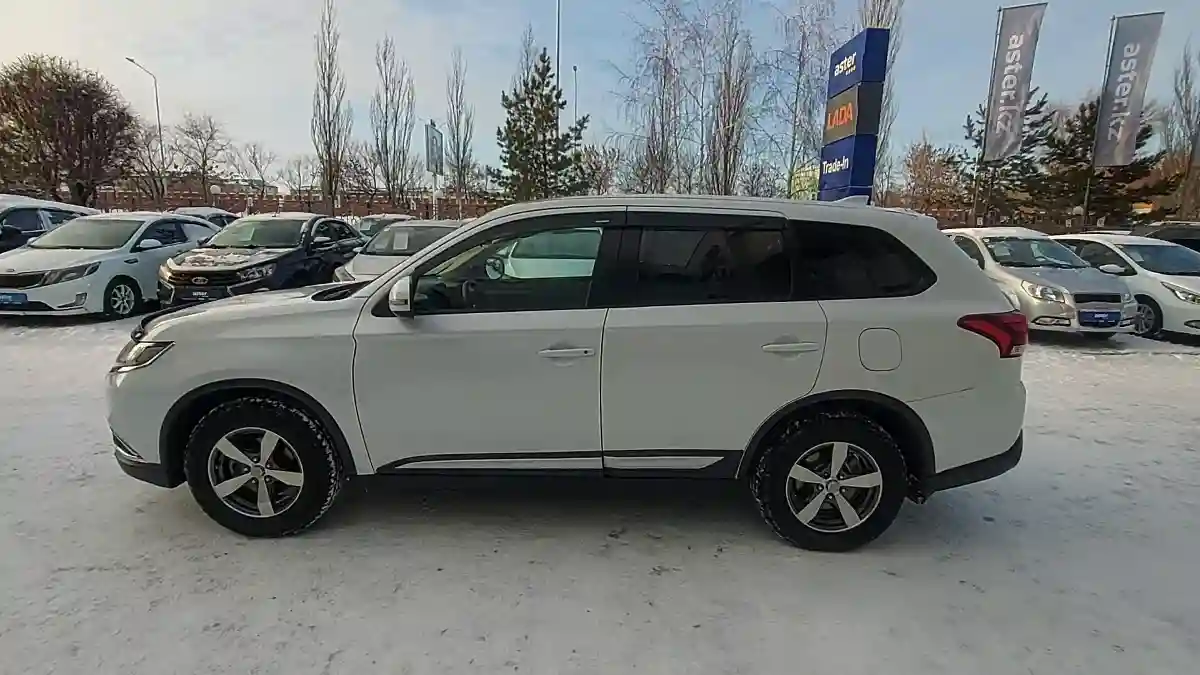 Mitsubishi Outlander 2017 года за 8 400 000 тг. в Алматы