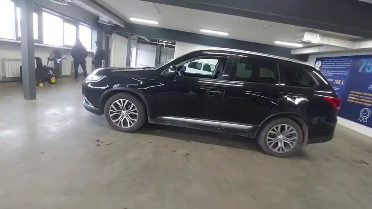 Mitsubishi Outlander 2018 года за 10 200 000 тг. в Астана