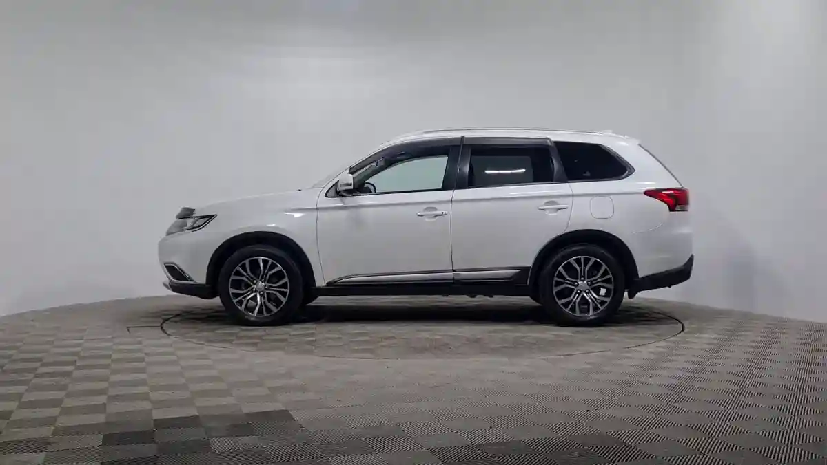 Mitsubishi Outlander 2018 года за 9 000 000 тг. в Алматы