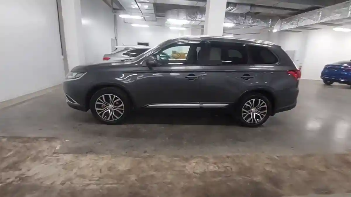 Mitsubishi Outlander 2018 года за 10 300 000 тг. в Астана