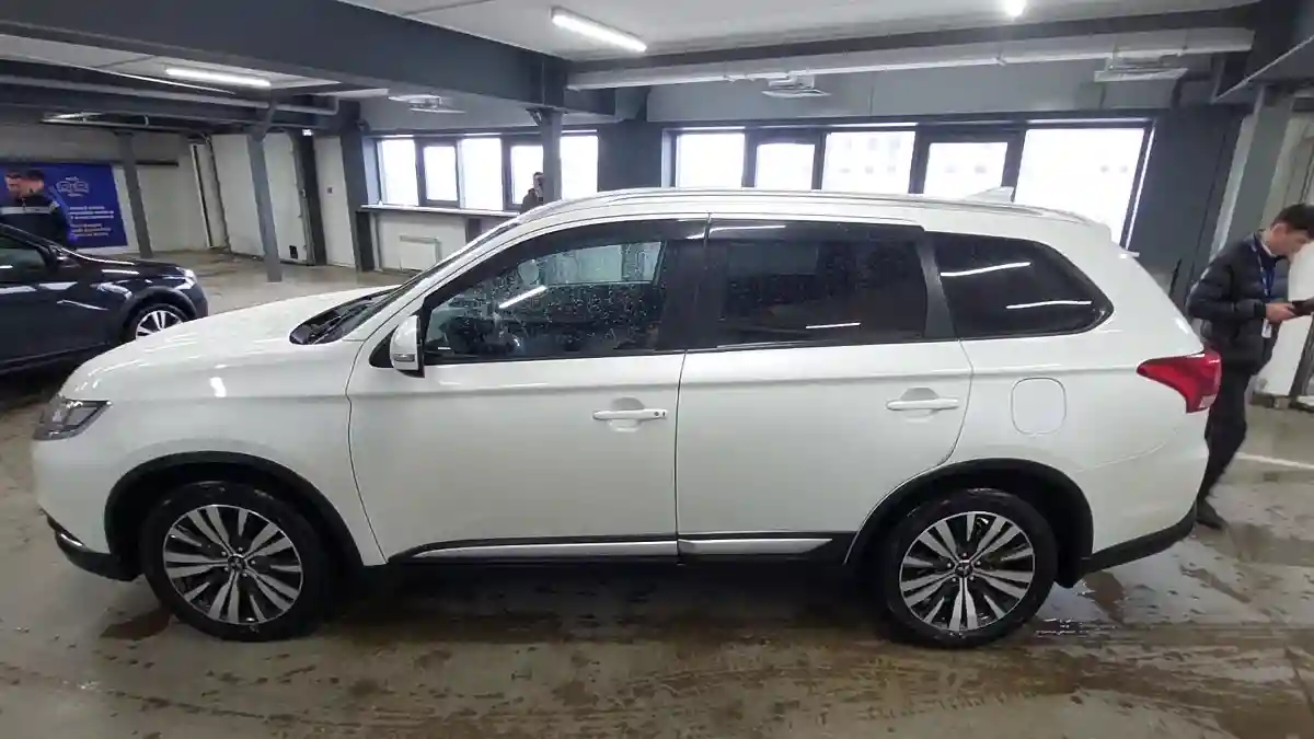 Mitsubishi Outlander 2018 года за 11 000 000 тг. в Астана