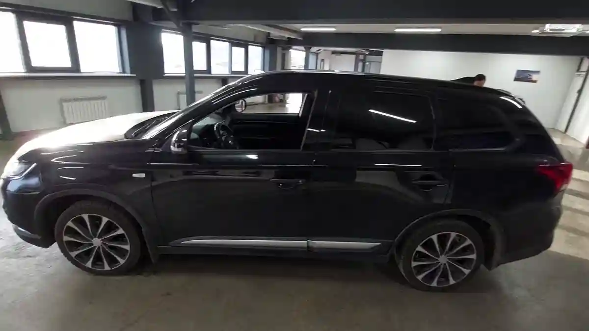 Mitsubishi Outlander 2019 года за 9 000 000 тг. в Астана