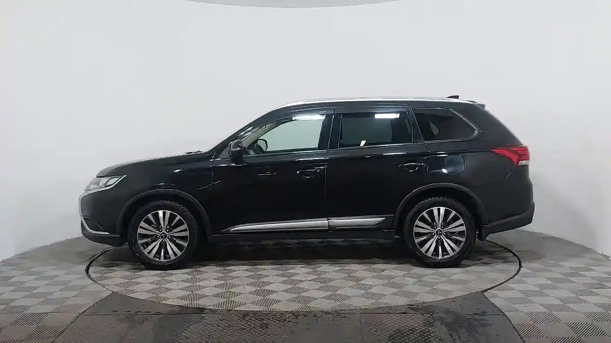 Mitsubishi Outlander 2019 года за 8 990 000 тг. в Астана