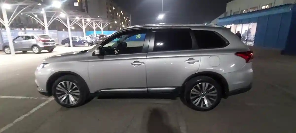 Mitsubishi Outlander 2019 года за 9 700 000 тг. в Алматы