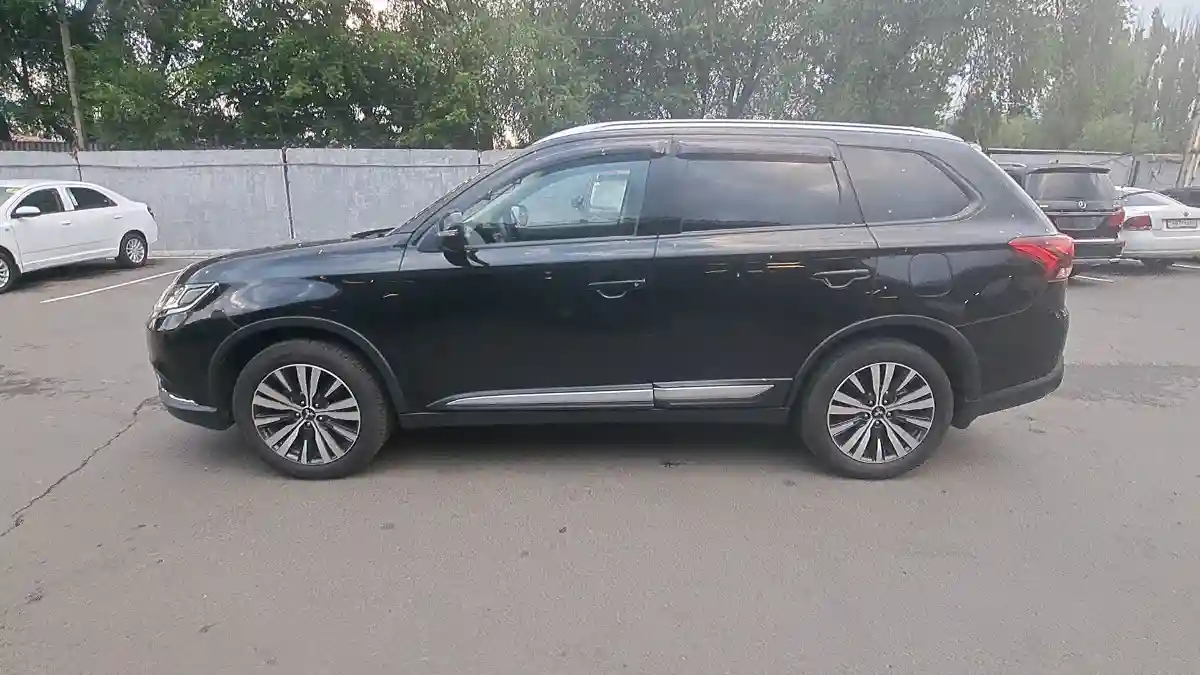 Mitsubishi Outlander 2019 года за 14 000 000 тг. в Алматы