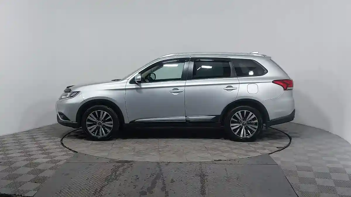 Mitsubishi Outlander 2019 года за 10 500 000 тг. в Астана