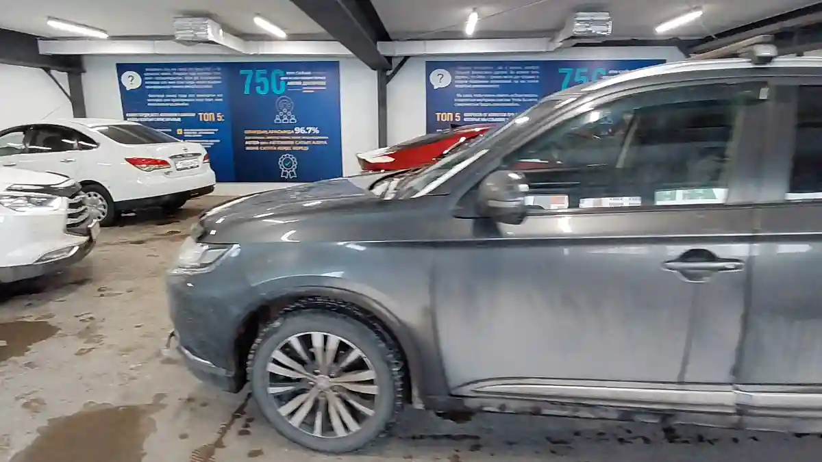 Mitsubishi Outlander 2019 года за 10 000 000 тг. в Астана