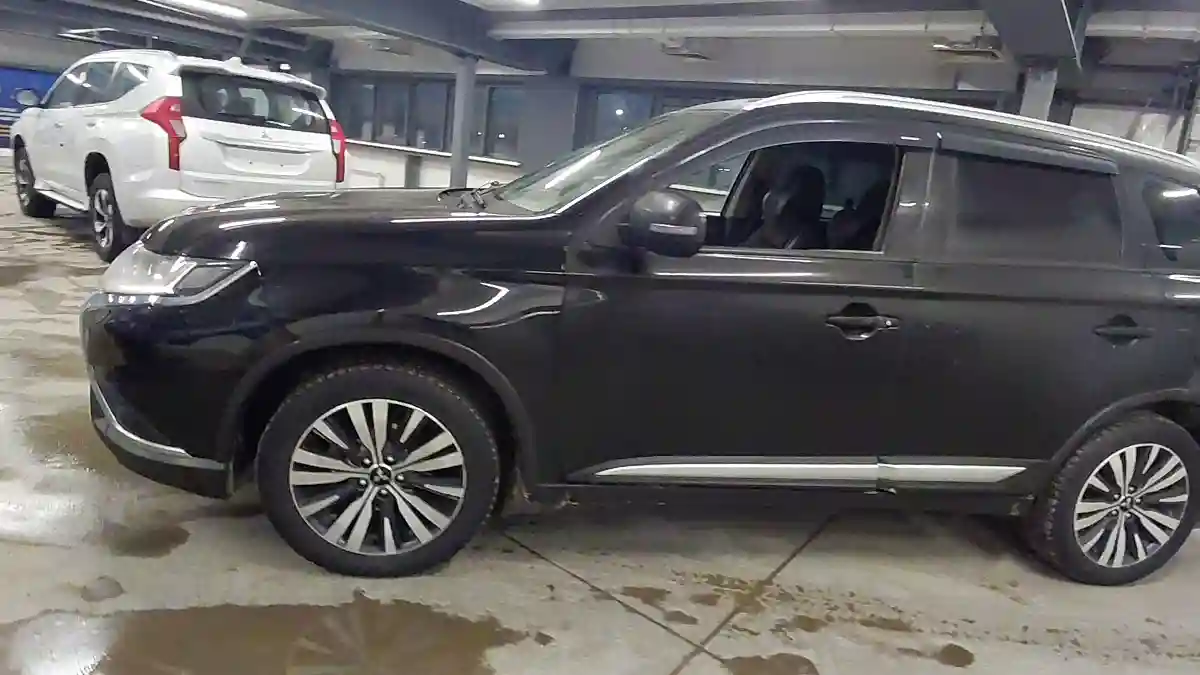 Mitsubishi Outlander 2020 года за 13 000 000 тг. в Астана