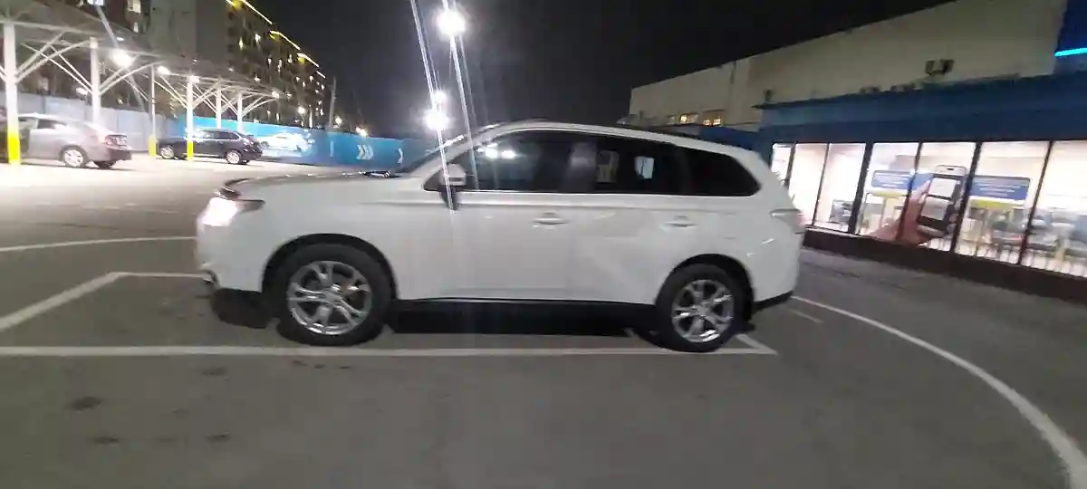 Mitsubishi Outlander 2013 года за 7 500 000 тг. в Алматы