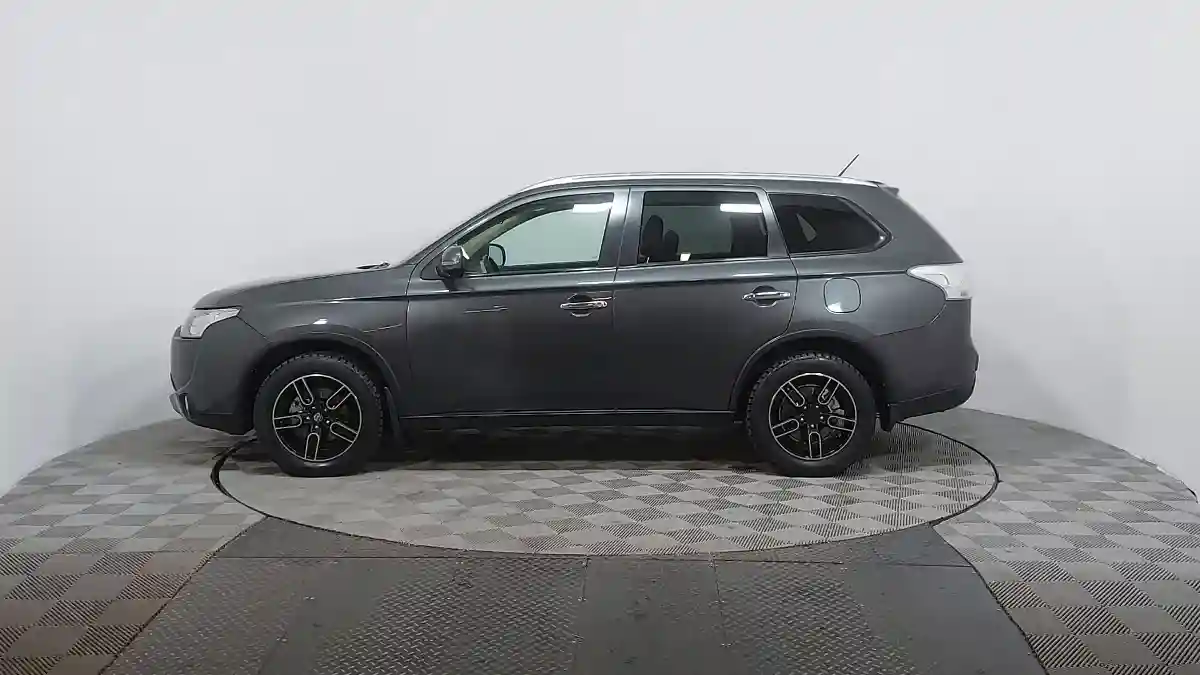 Mitsubishi Outlander 2014 года за 9 080 000 тг. в Астана