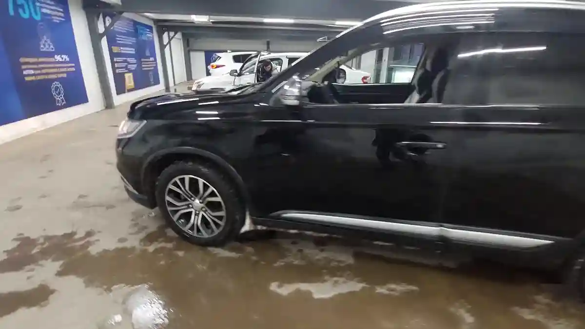 Mitsubishi Outlander 2015 года за 10 000 000 тг. в Астана