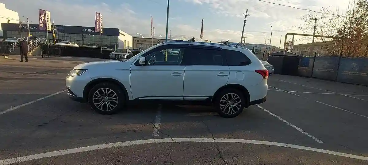 Mitsubishi Outlander 2015 года за 10 000 000 тг. в Алматы