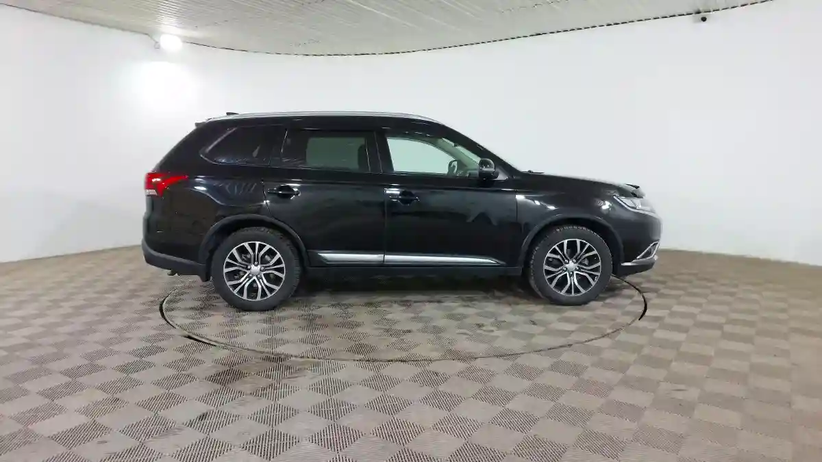 Mitsubishi Outlander 2017 года за 9 390 000 тг. в Шымкент