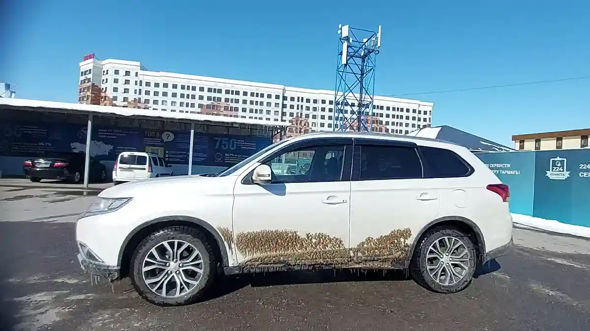 Mitsubishi Outlander 2017 года за 9 200 000 тг. в Шымкент