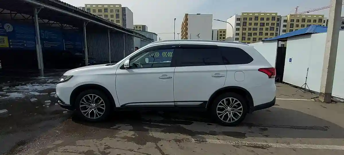 Mitsubishi Outlander 2018 года за 12 000 000 тг. в Алматы