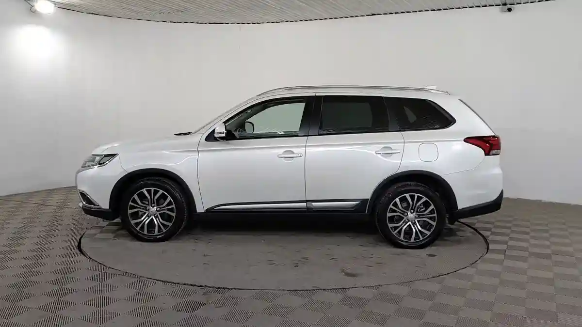 Mitsubishi Outlander 2018 года за 9 390 000 тг. в Шымкент