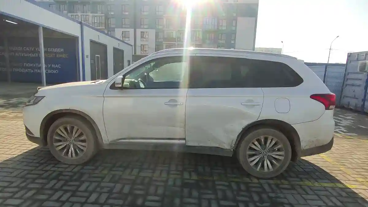 Mitsubishi Outlander 2019 года за 11 000 000 тг. в Алматы