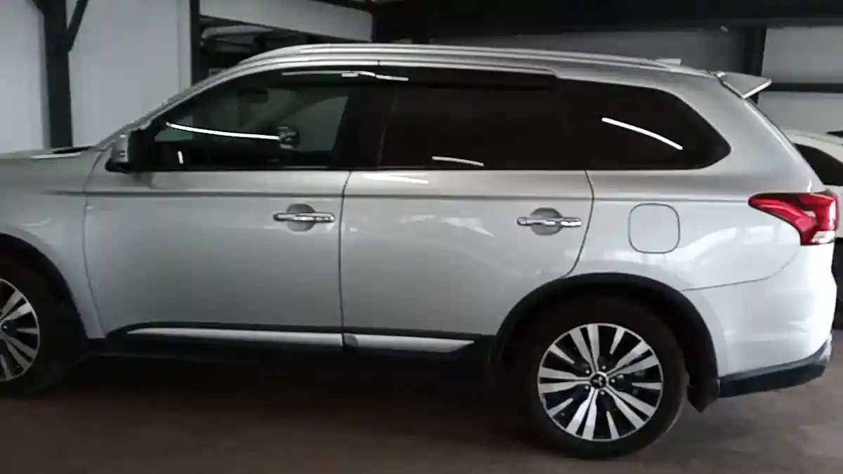 Mitsubishi Outlander 2019 года за 11 400 000 тг. в Астана