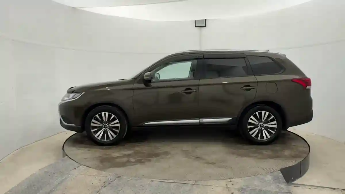 Mitsubishi Outlander 2019 года за 9 750 000 тг. в Актобе