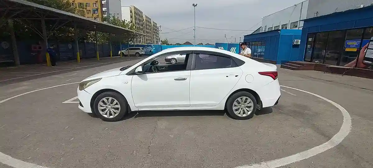 Hyundai Accent 2018 года за 4 500 000 тг. в Алматы
