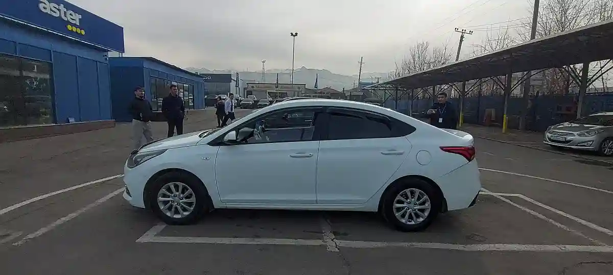 Hyundai Accent 2018 года за 5 900 000 тг. в Алматы