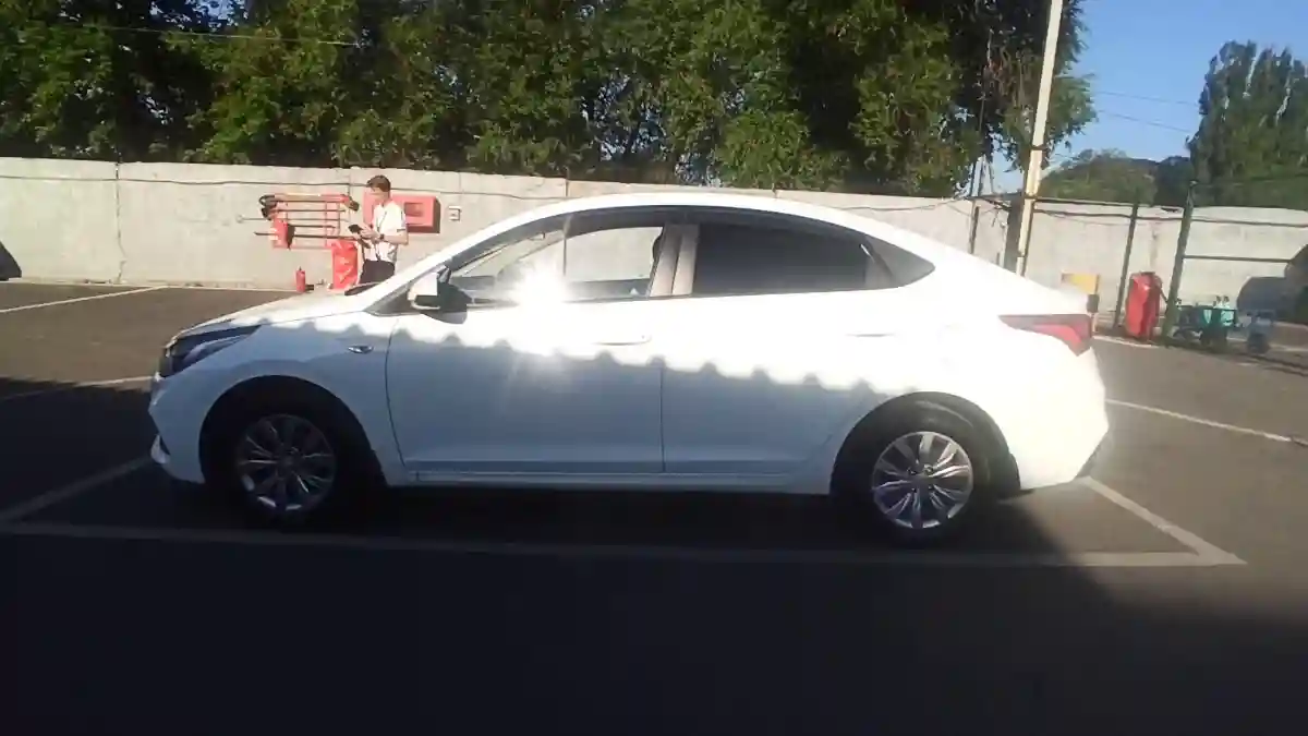 Hyundai Accent 2018 года за 7 900 000 тг. в Алматы